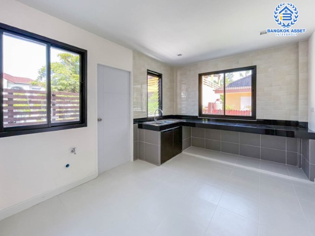 บ้านมือสอง ย่านกรุงเทพฯ ม.ชัยพฤกษ์ บางแวก เนื้อที่ 104.8 ตร.ว. ฟังก์ชัน 5 ห้องนอน 4 ห้องน้ำ จอดรถได้ 2 คัน บนทำเลเดินทางสะดวก เชื่อมต่อหลายเส้นทาง และเดอะมอลล์บางแค ทางด่วน "กาญจนาภิเษก" และรถไฟฟ้า "สถานีภาษีเจริญ"